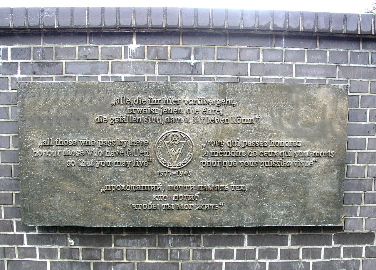 Gedenktafeln - Aufruf, in der Schönhauser Allee, Berlin, von Günter Schütz, DDR 1985/86
