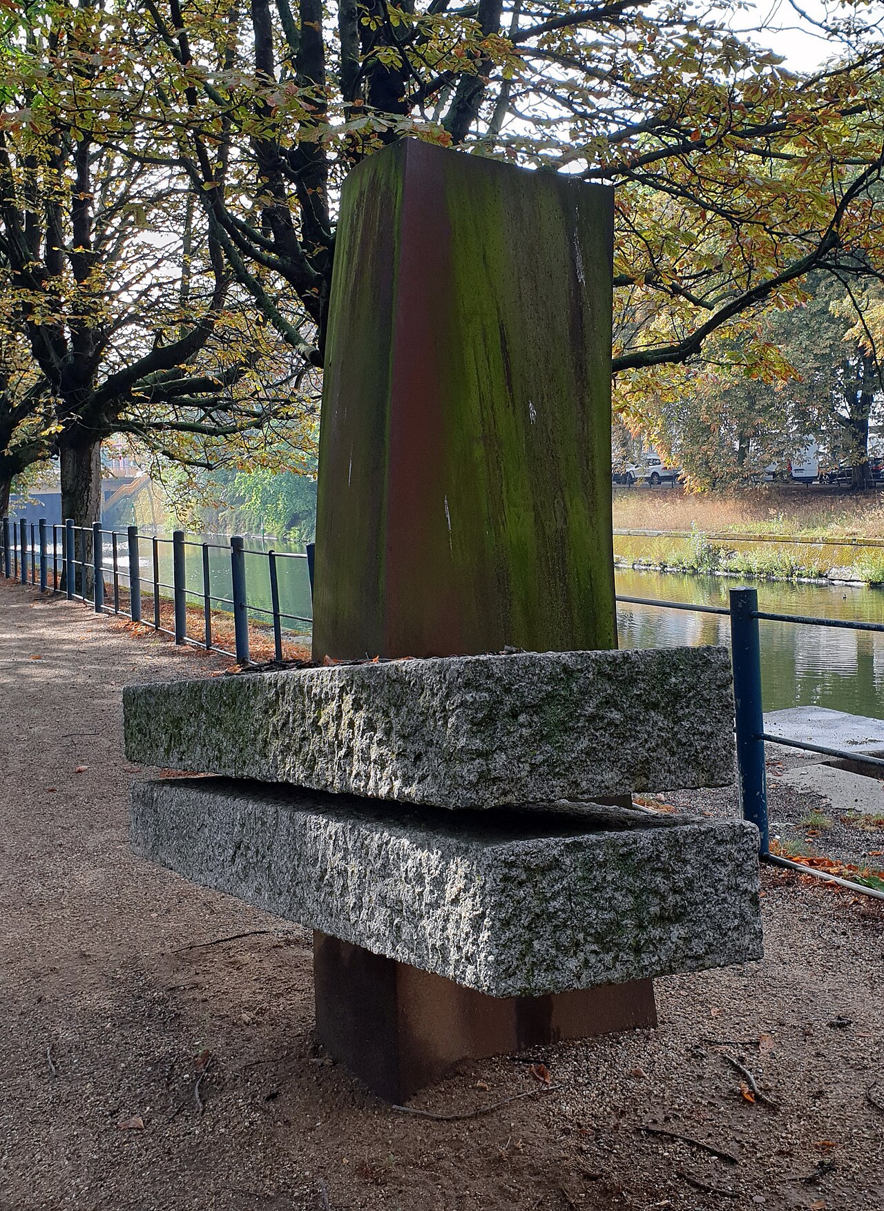 Sculpture," 2-Stein " by Hartmut Stielow , 1999, Corneliusstraße 3, Berlin-Tiergarten , Germany