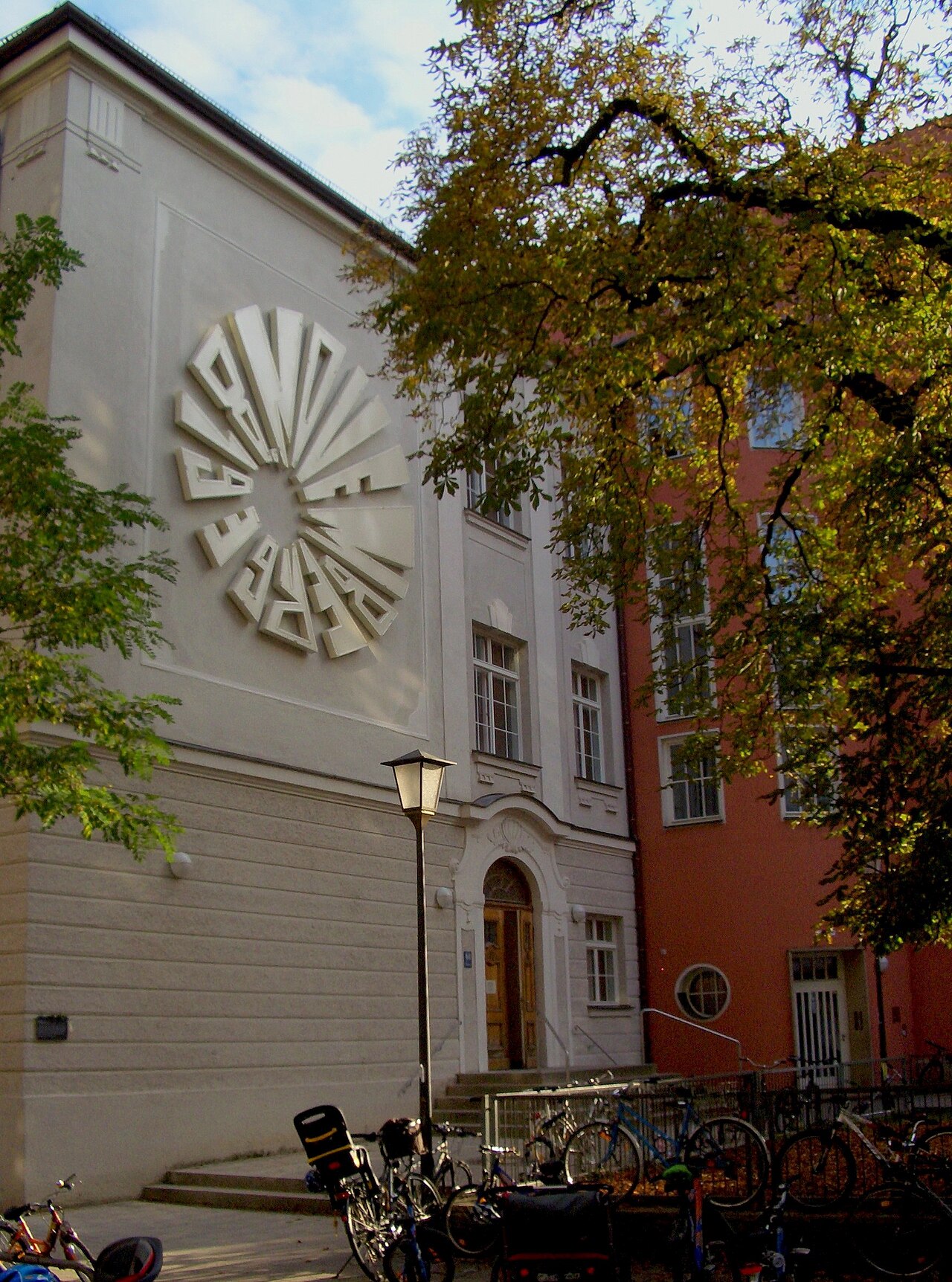 Georg-Elser-Denkmal in München-Maxvorstadt am Tag