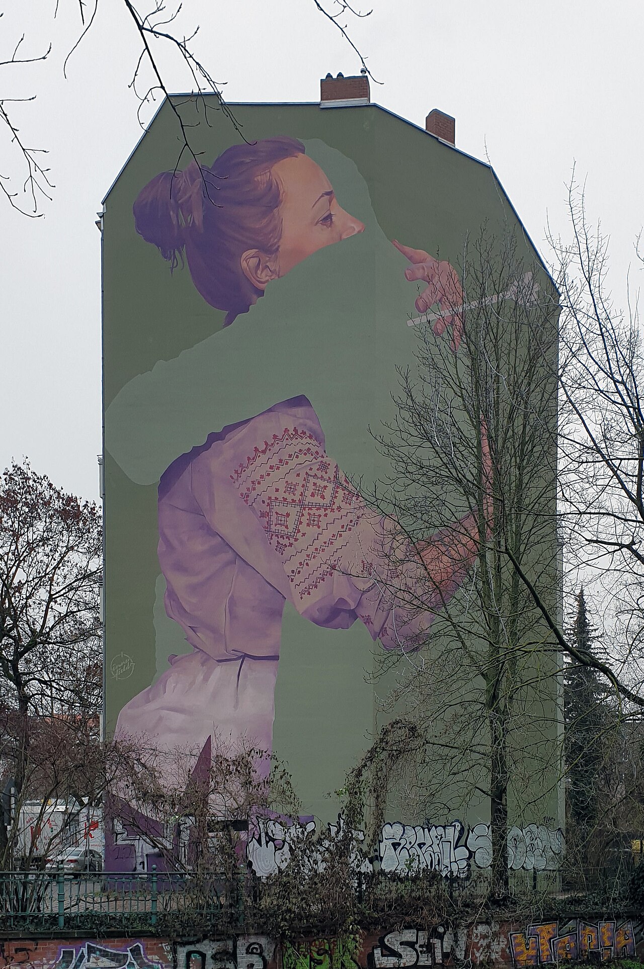 Murals, " Absent " by Innerfields , 2022, Wiesenstraße 44, Berlin-Gesundbrunnen , Germany