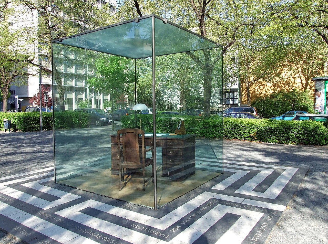 Das „Adorno-Denkmal“ auf dem „Theodor-W