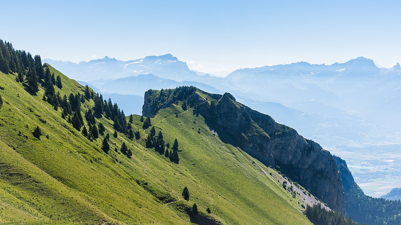 The Alamont as seen from the road to the Grammont