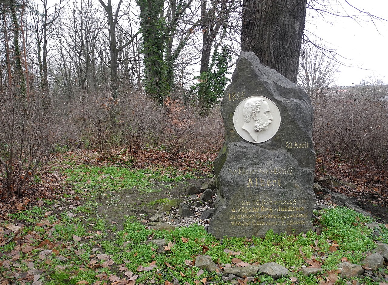 König-Albert-Stein in Dresden-Rochwitz, Krügerstraße/Tännichtstraße, mit folgender Inschrift: „23