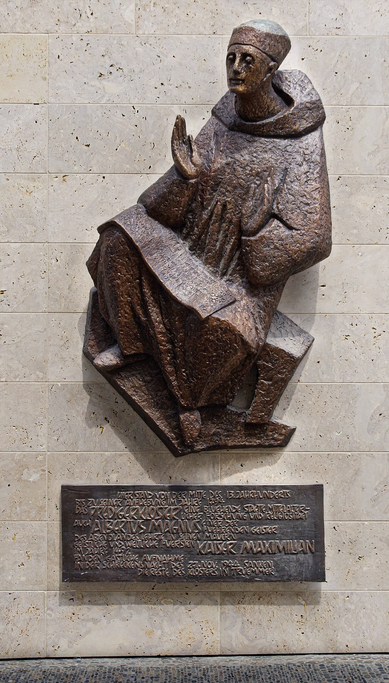 Bronzeplastik von Albertus Magnus, Unterlinden, Freiburg im Breisgau