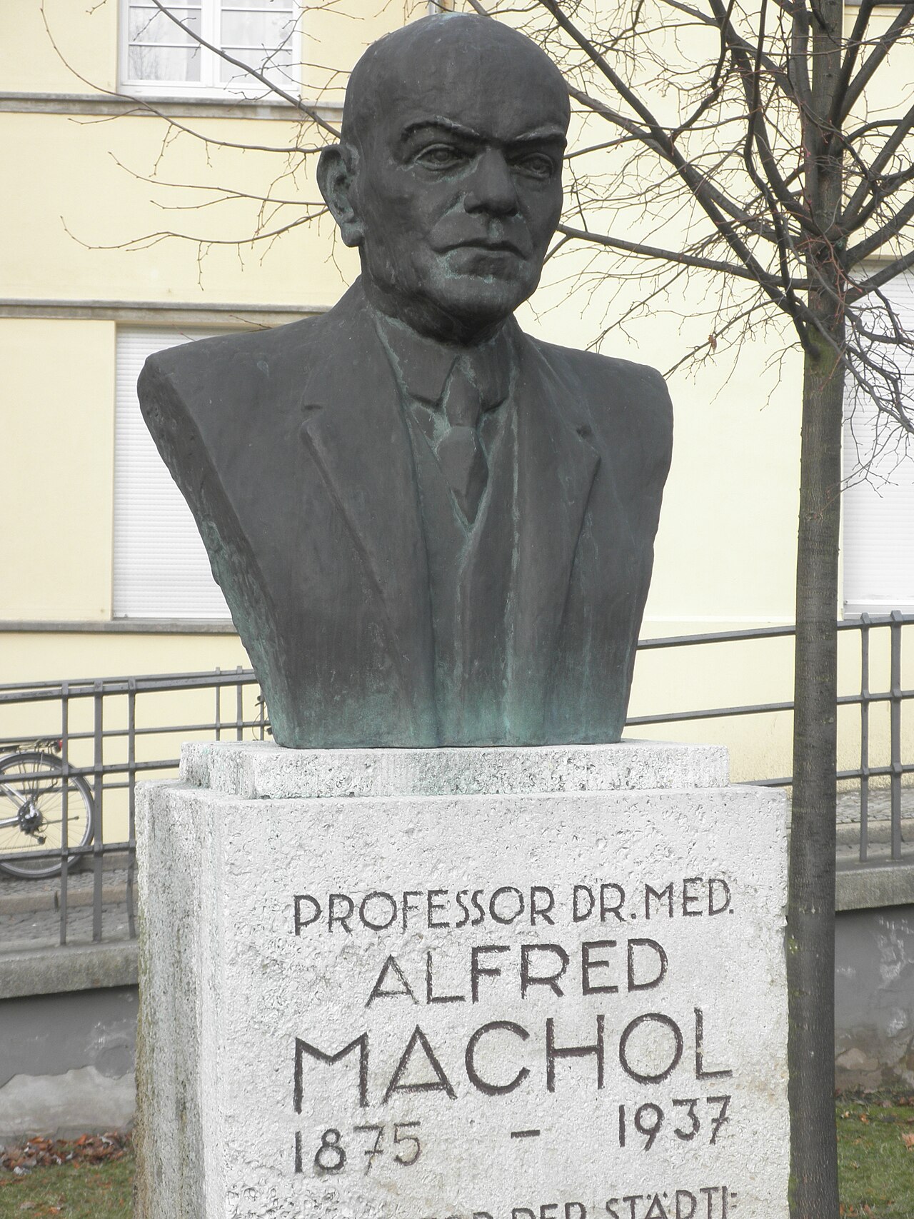 Sculpture of Alfred Machol from Hans Walther in Erfurt