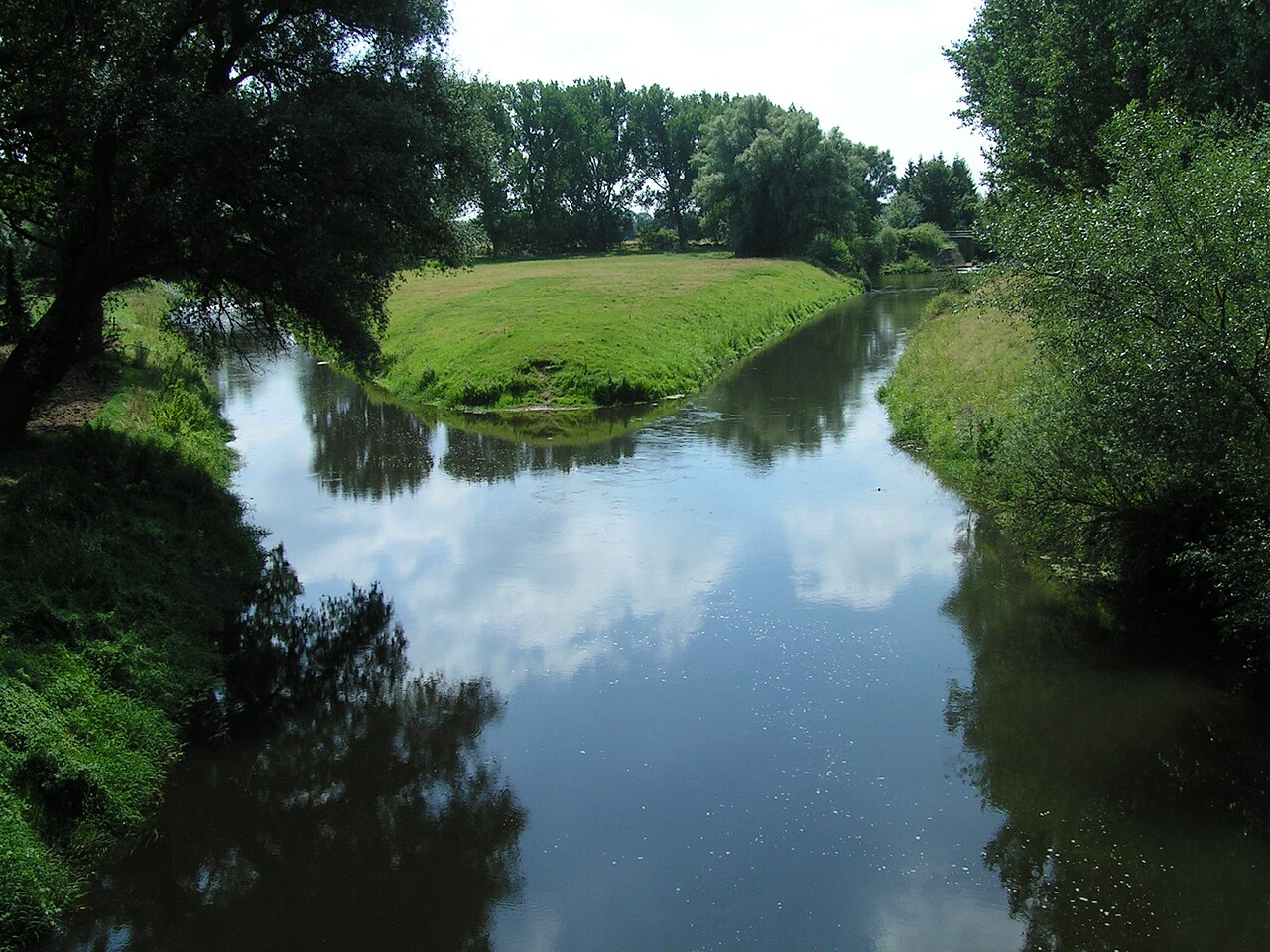Mündung der Oker (rechts) in die Aller (links) in Müden (Deutschland)