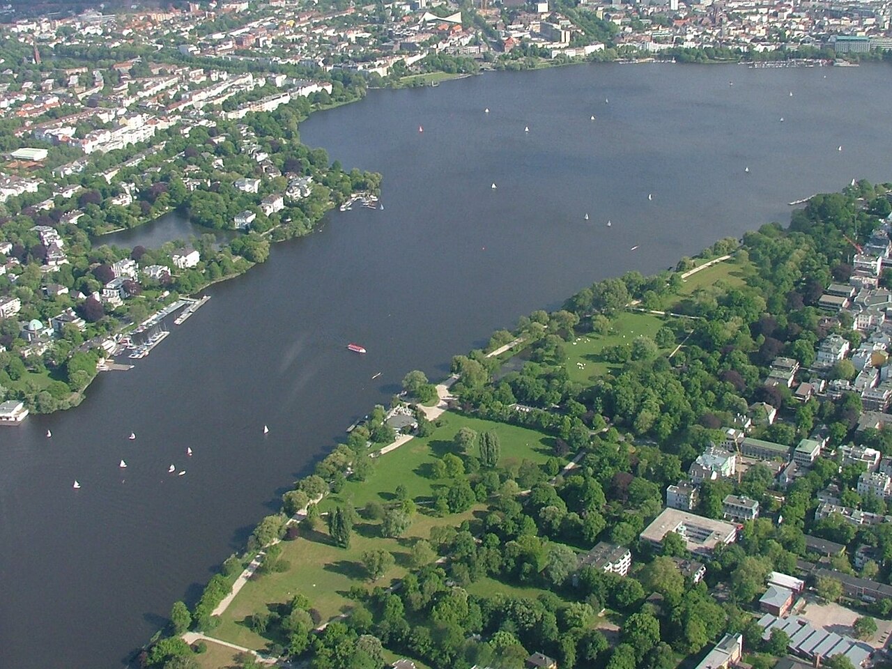 Blick über die Außenalster von der Eimsbütteler Seite aus gesehen
