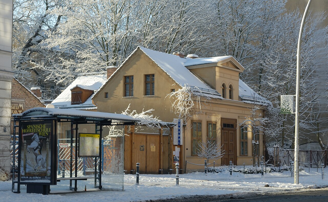 This is a picture of the Berliner Kulturdenkmal ( cultural monument ) with the ID
