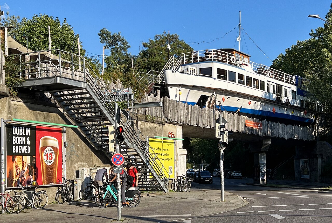Alte Utting aus verschiedenen Perspektiven, von außen und von innen
