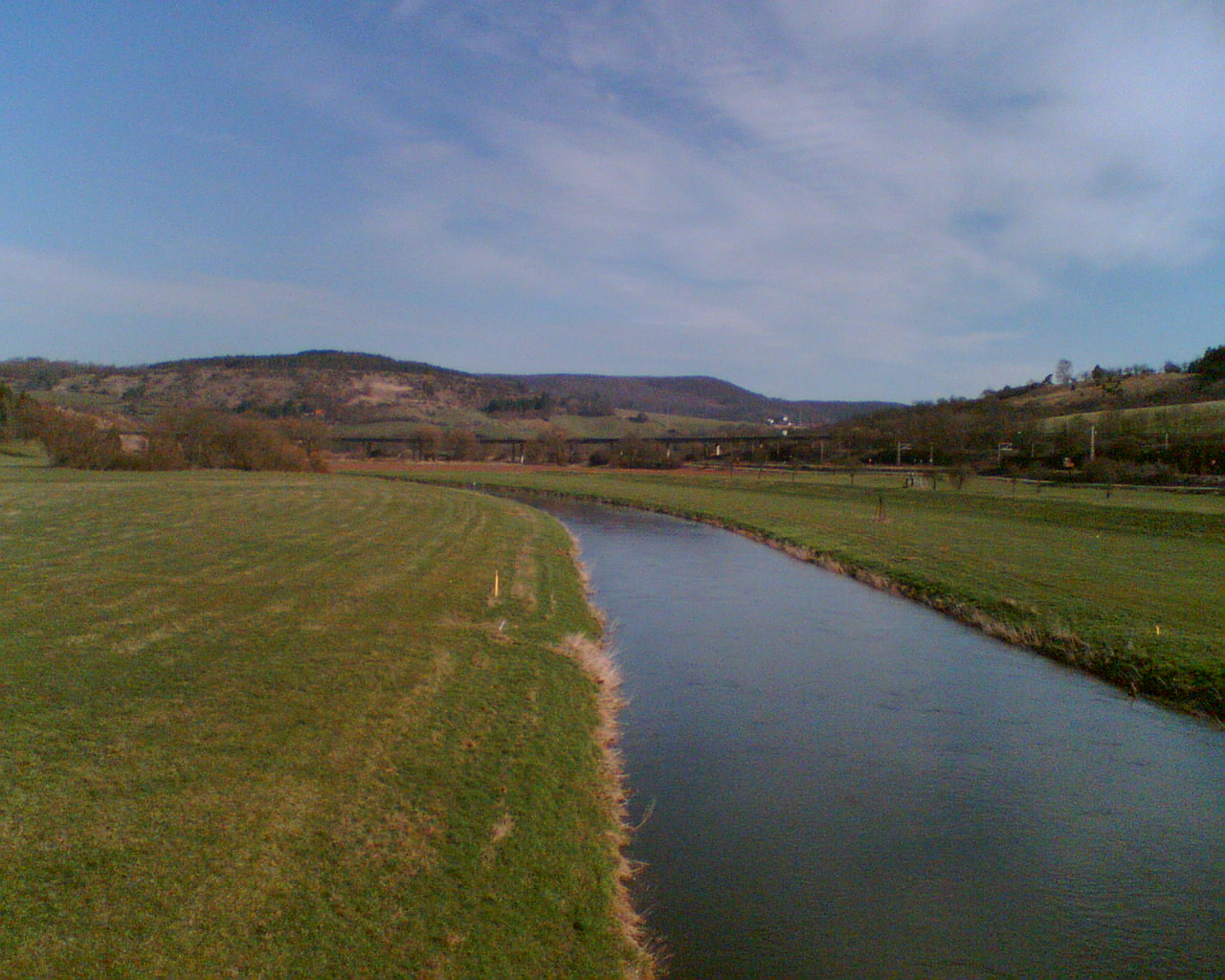 River Leine flowing towards Hube mountains