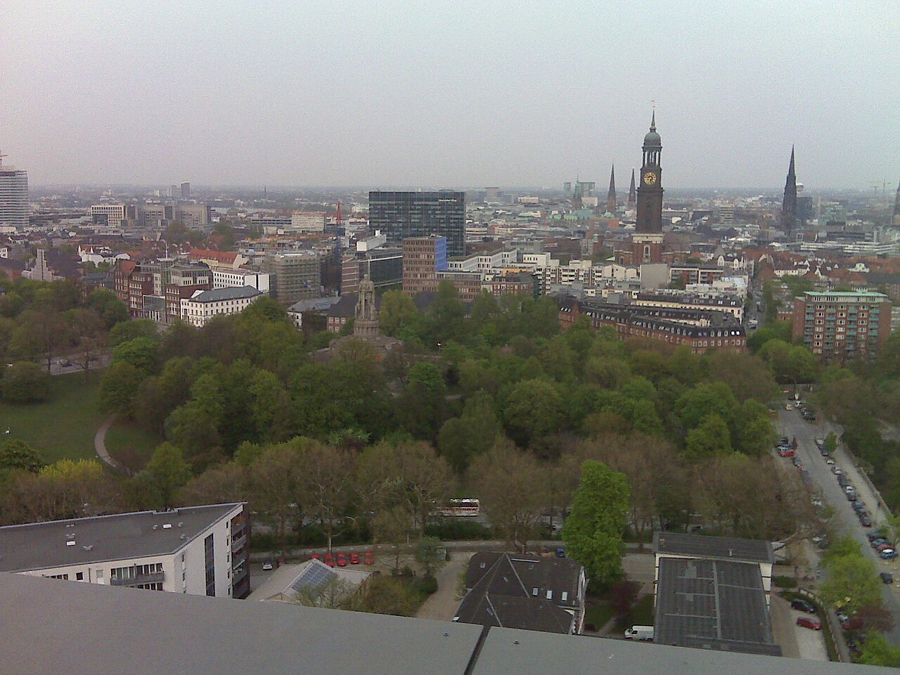 Bismarck-Monument in de:Hamburg from above