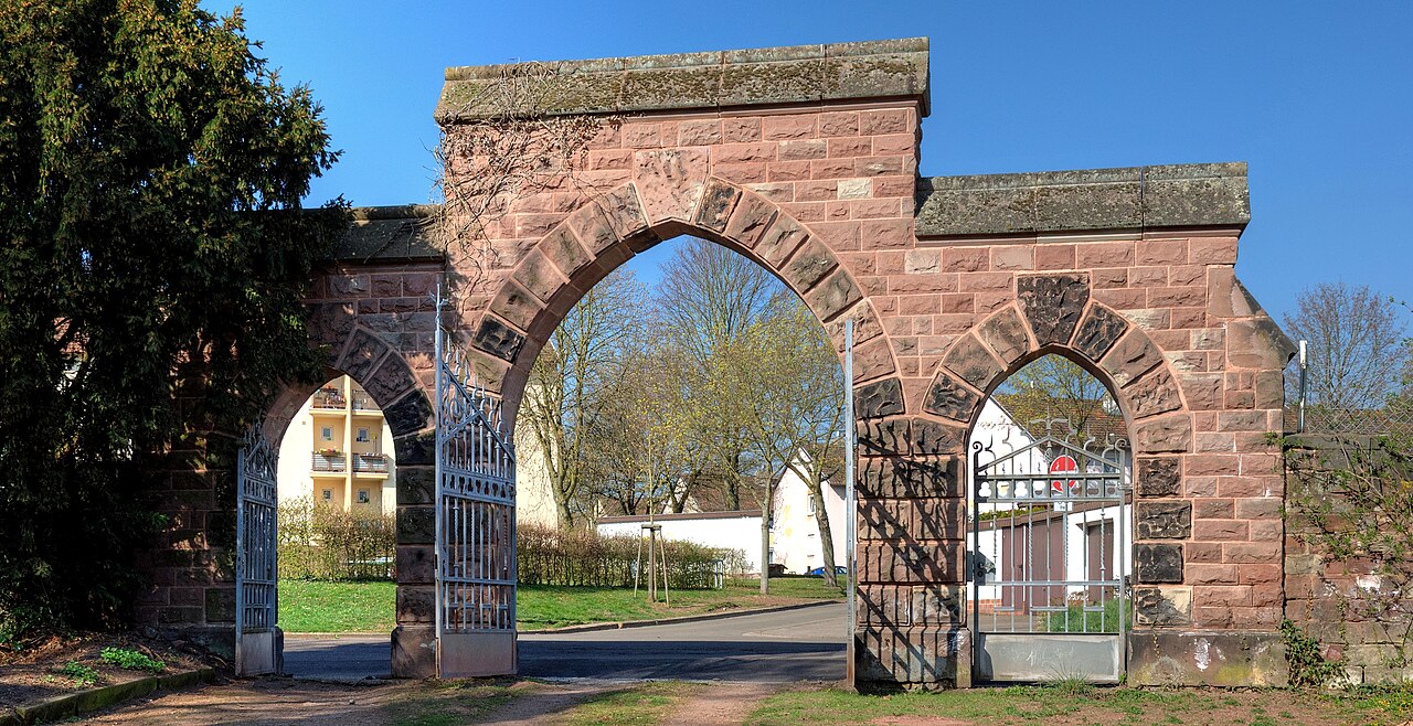 Jenneweg, Eingangsportal des Friedhofs, Saarbrücken