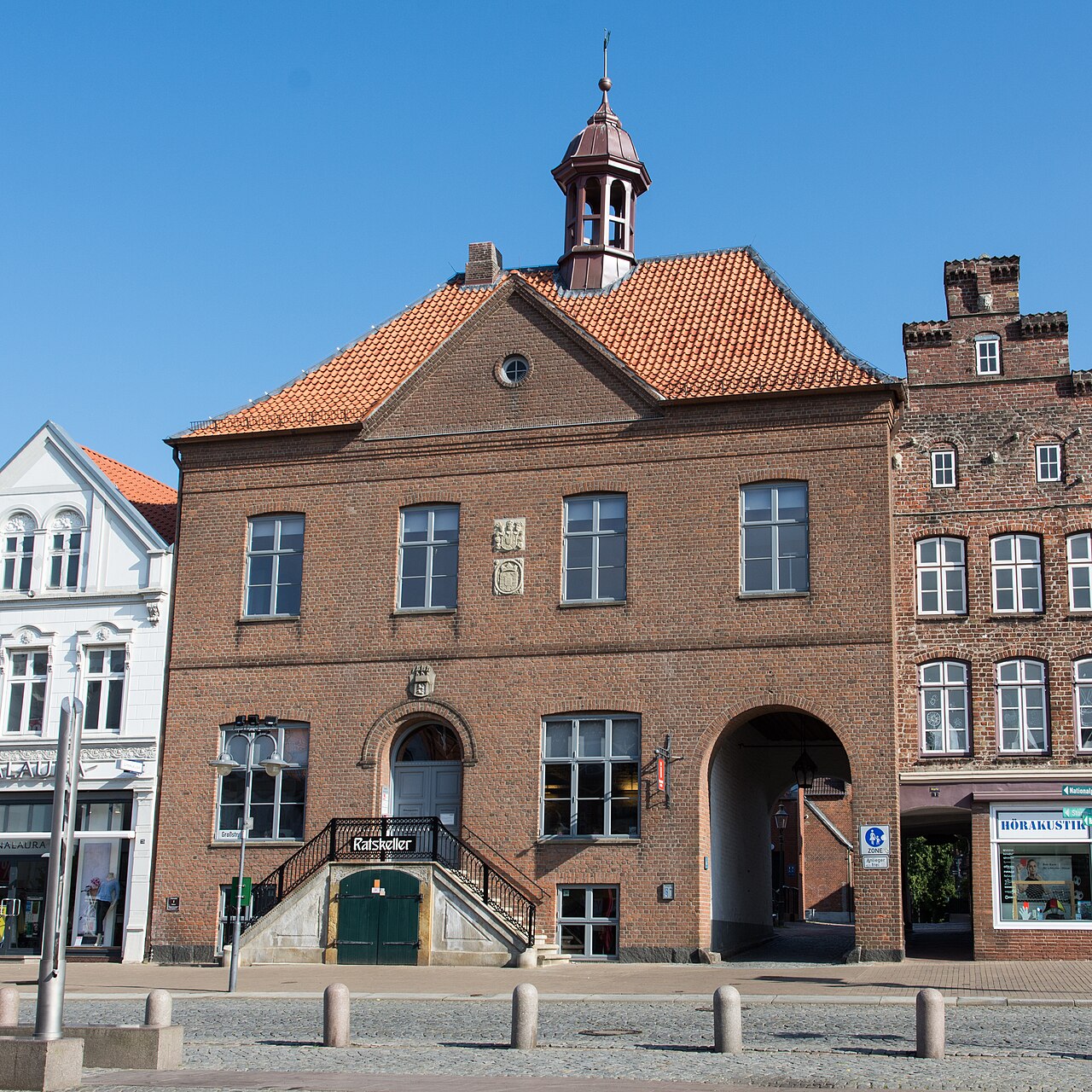 Das alte Husumer Rathaus nach der Dachsanierung von 2017