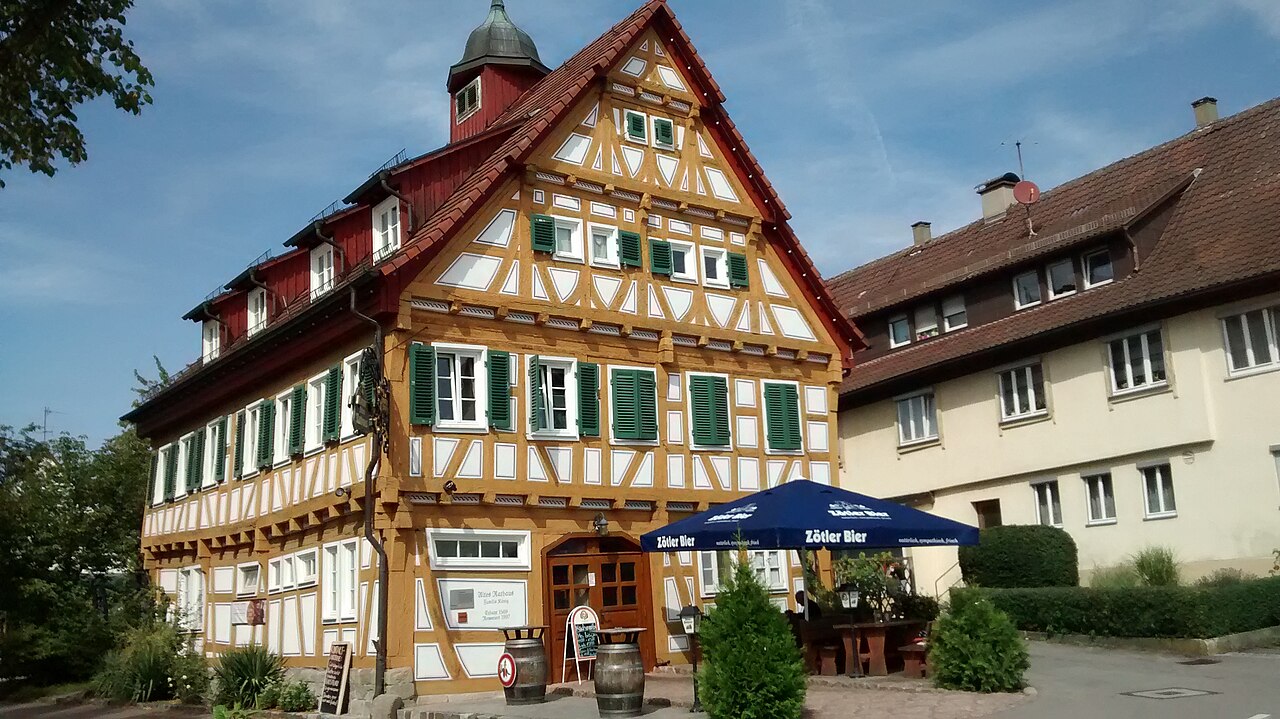 Das "Alte Rathaus", ein spätmittelalterischer Fachwerkbau, ca