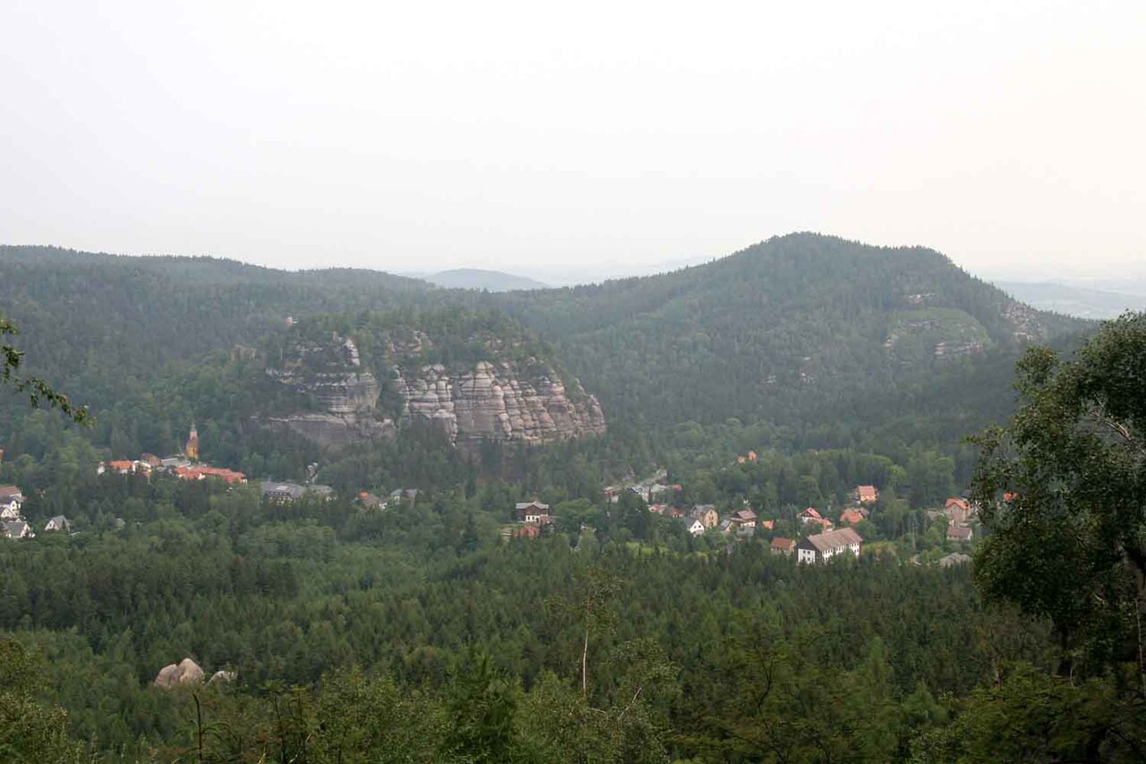 Oybin - pohled na Oybin z vyhlídky na Grosse Gase