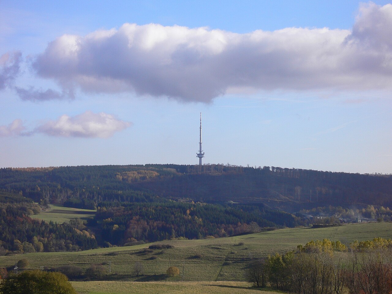 Angelburg mit Sender aus Nord-West gesehen