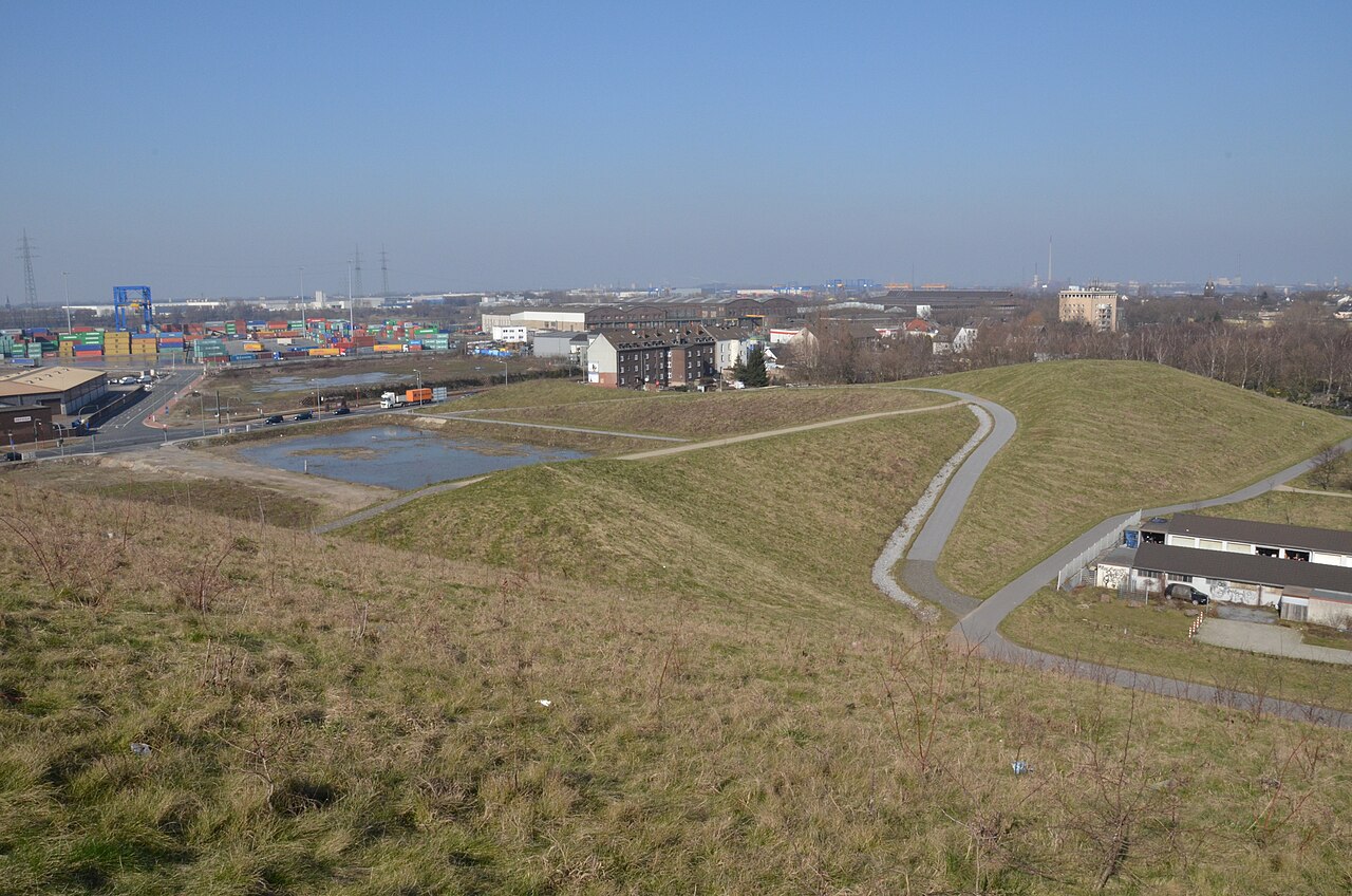 Ausblicke von der Heinrich-Hildebrand-Höhe im Angerpark in Duisburg Angerhausen