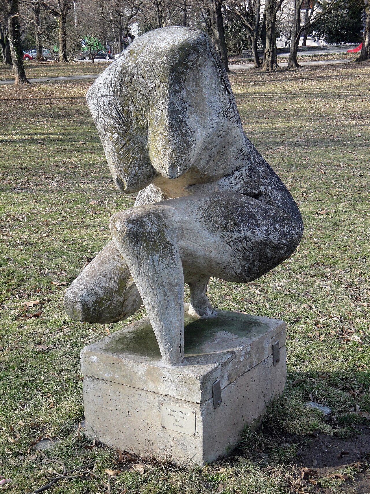 sculpture „Antiker Torso“ (1971, Eternit) by Angelika Wetzel, Stuttgart-Bad Cannstatt, Germany