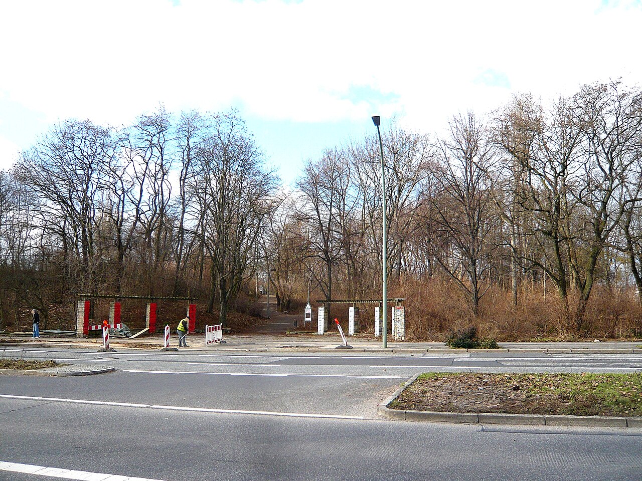 Straße in Prenzlauer Berg: Kniprodestraße, Eingang zum Anton-Saefkow-Park
