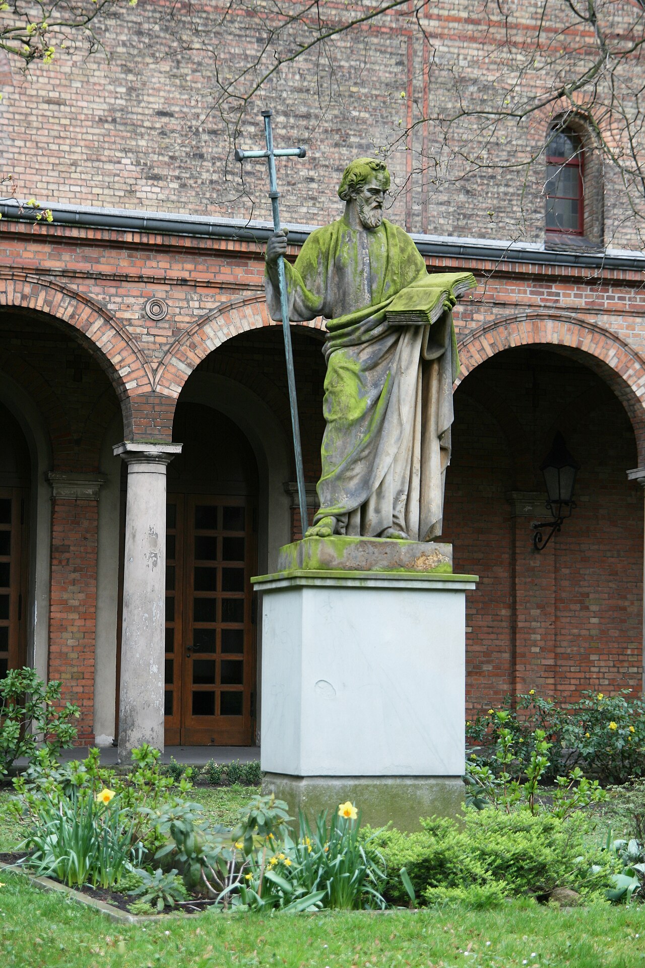 Statue of James the Greater by Emil Alexander Hopfgarten in front of the St