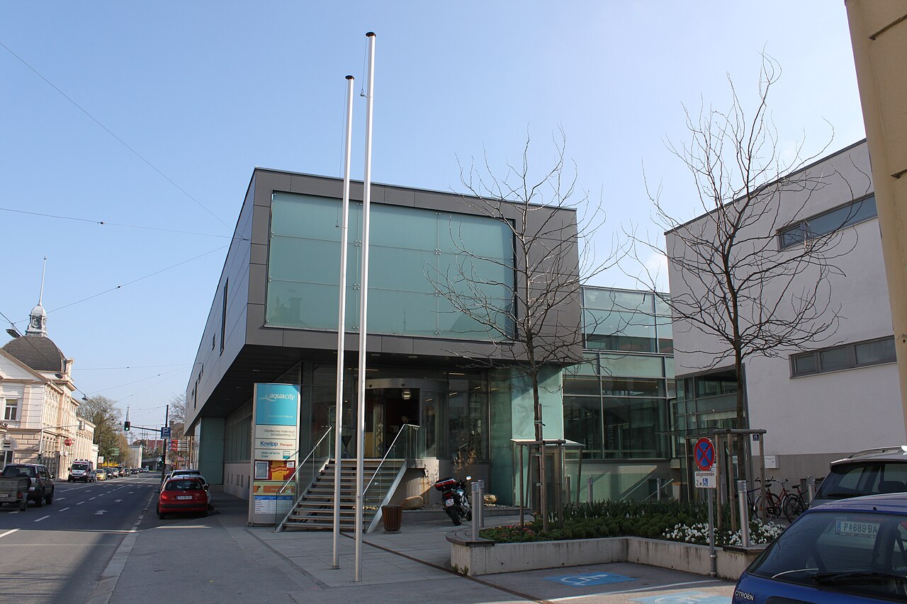Aquacity , links Stadtsäle (St