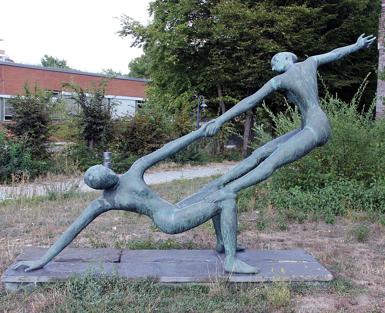 Sculpture, " Artistinnen " by Karl-Heinz Krause , 1963, Walterhöferstraße 11, Berlin-Zehlendorf , Germany