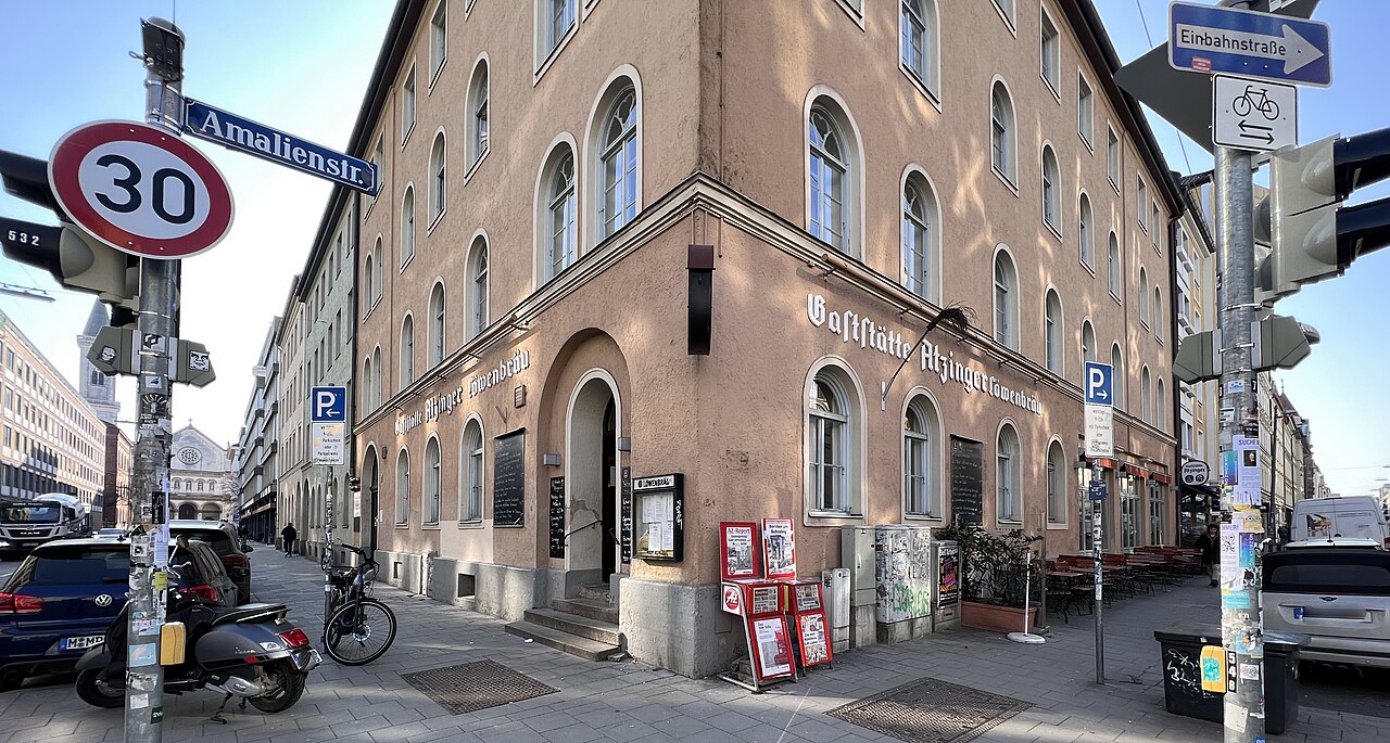 Gasthaus Atzinger außen aus der Perspektive Schellingstraße