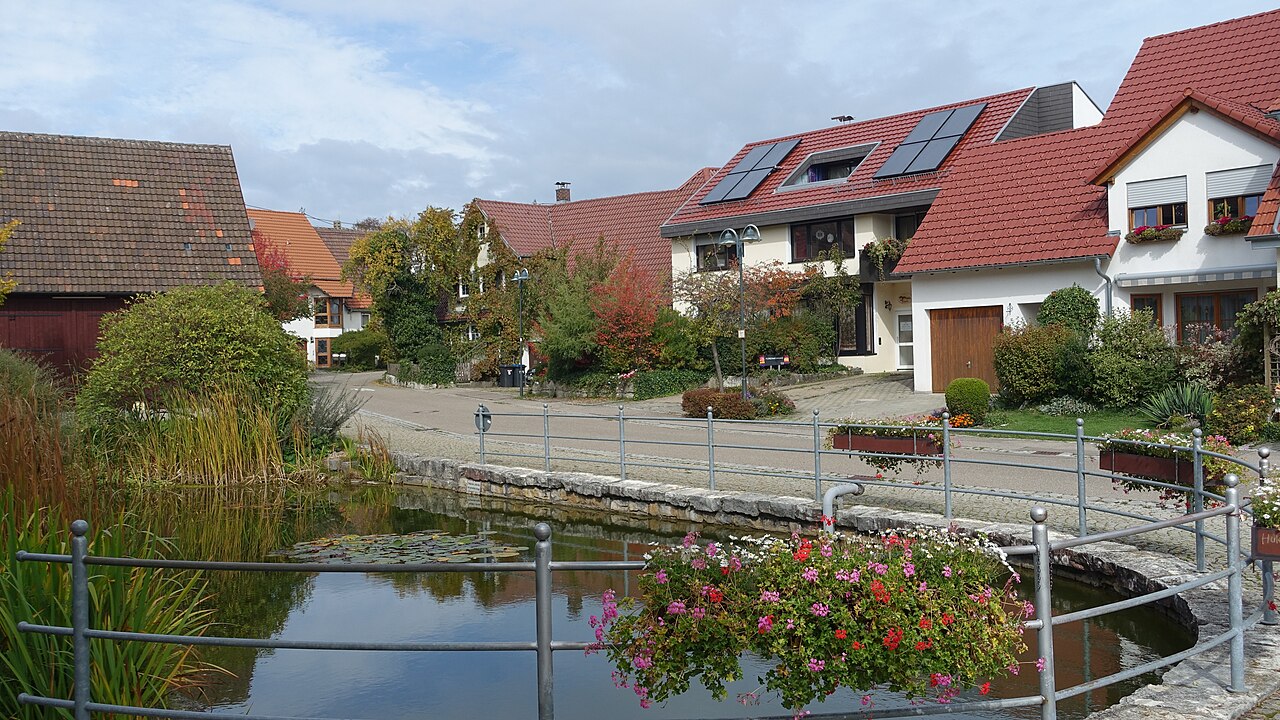 Bissingen an der Teck - Ochsenwang, Hülbe03