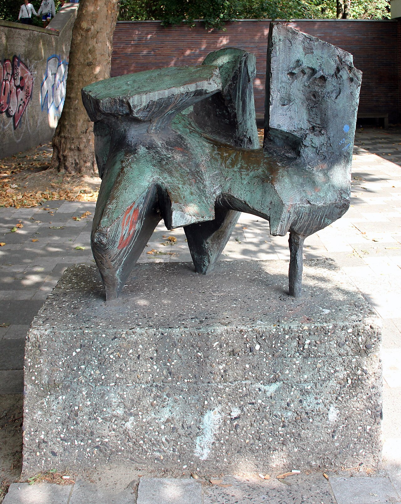 Sculpture, " Aufschwingende Gruppe " by Justus Chrukin , 1963, Blaschkoallee 20, Berlin-Britz , Germany