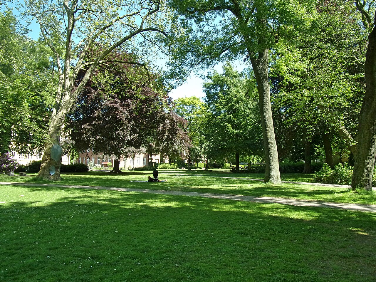 Der August-Lütgens-Park in Altona auf dem Gelände des ehemaligen Altonaer Krankenhauses