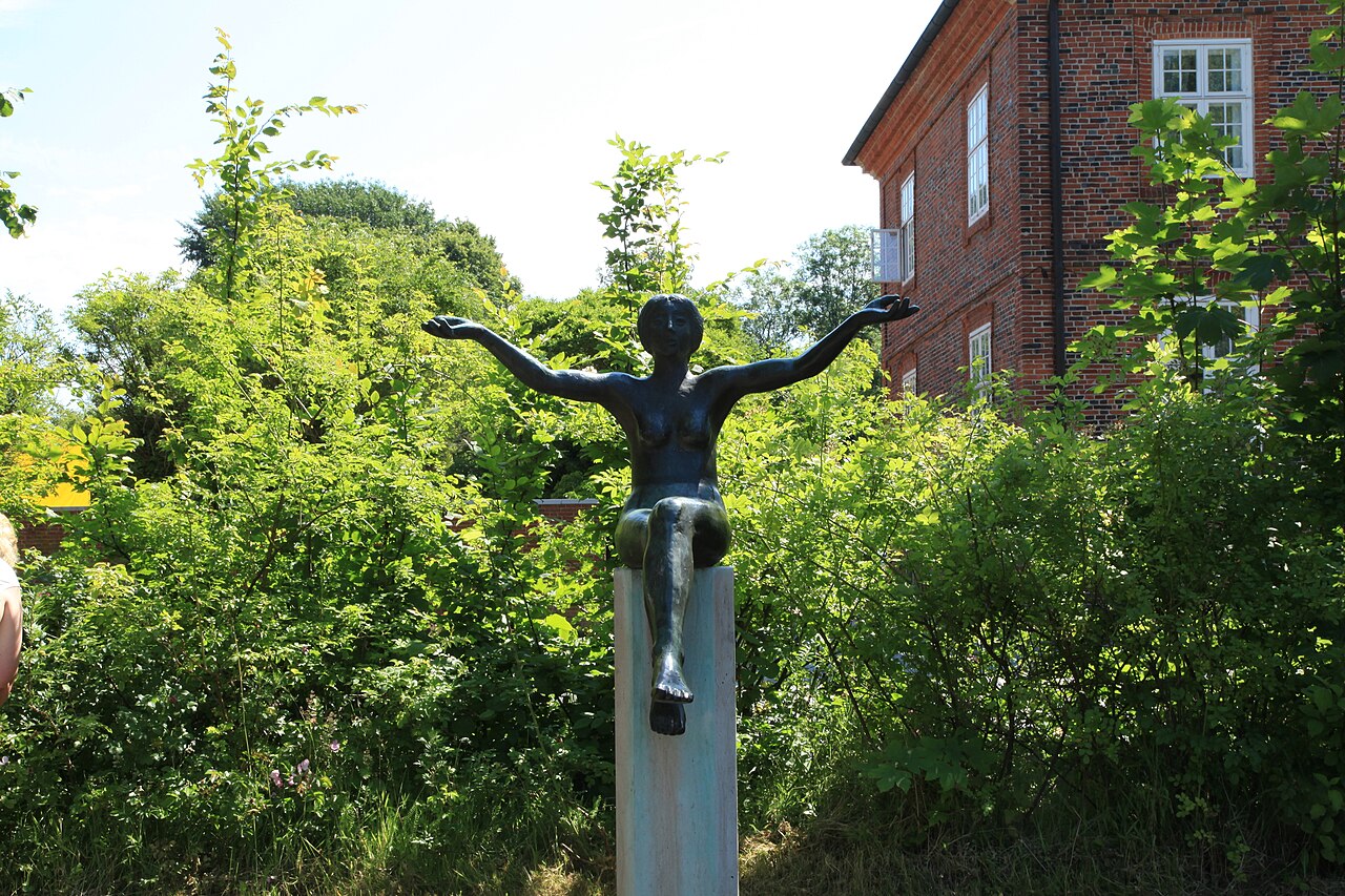 Aurora von Fritz Fleer im Hans-Heinemann-Park in Rendsburg