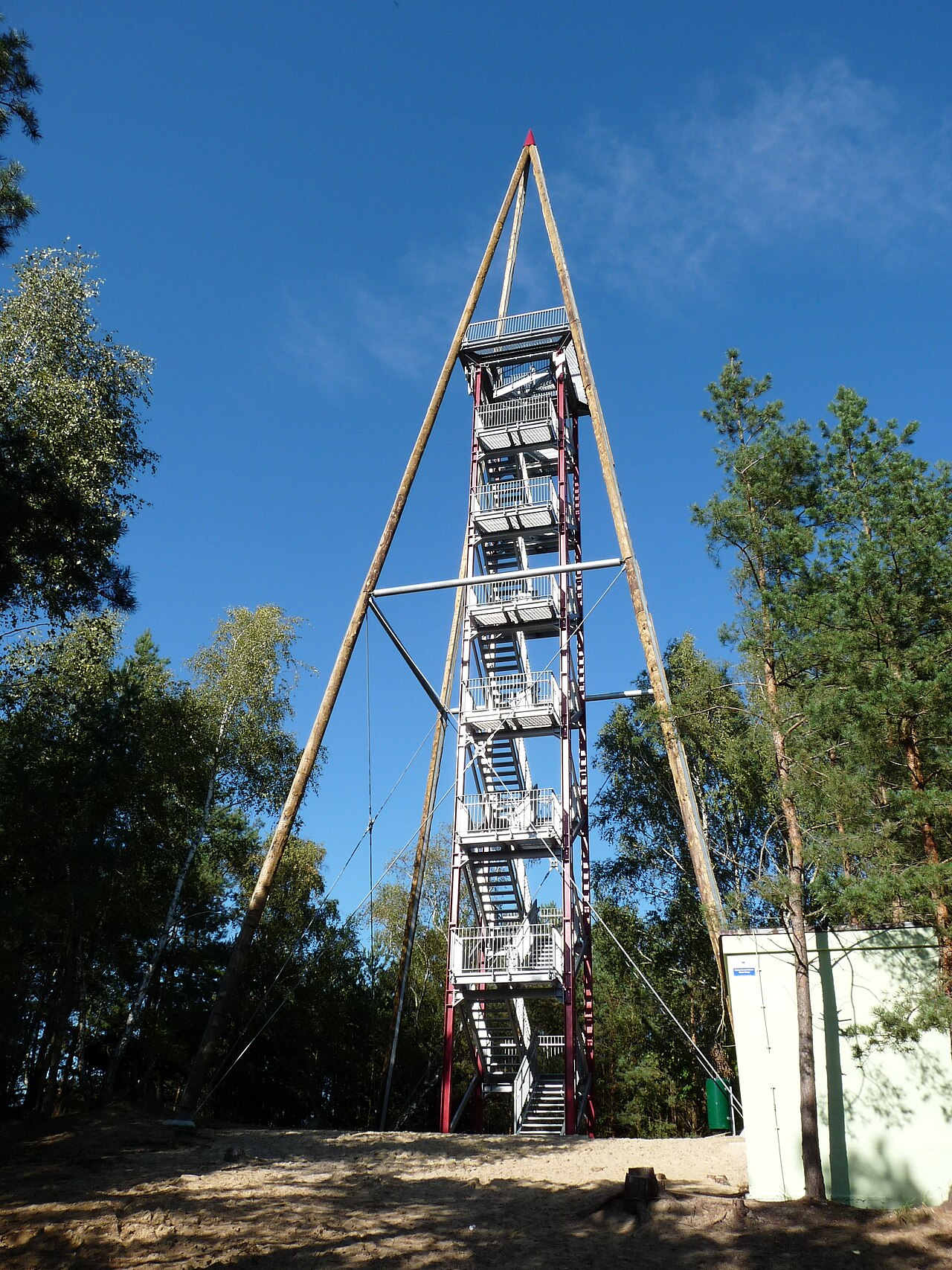 Aussichtsturm auf dem Götzer Berg, der am 14