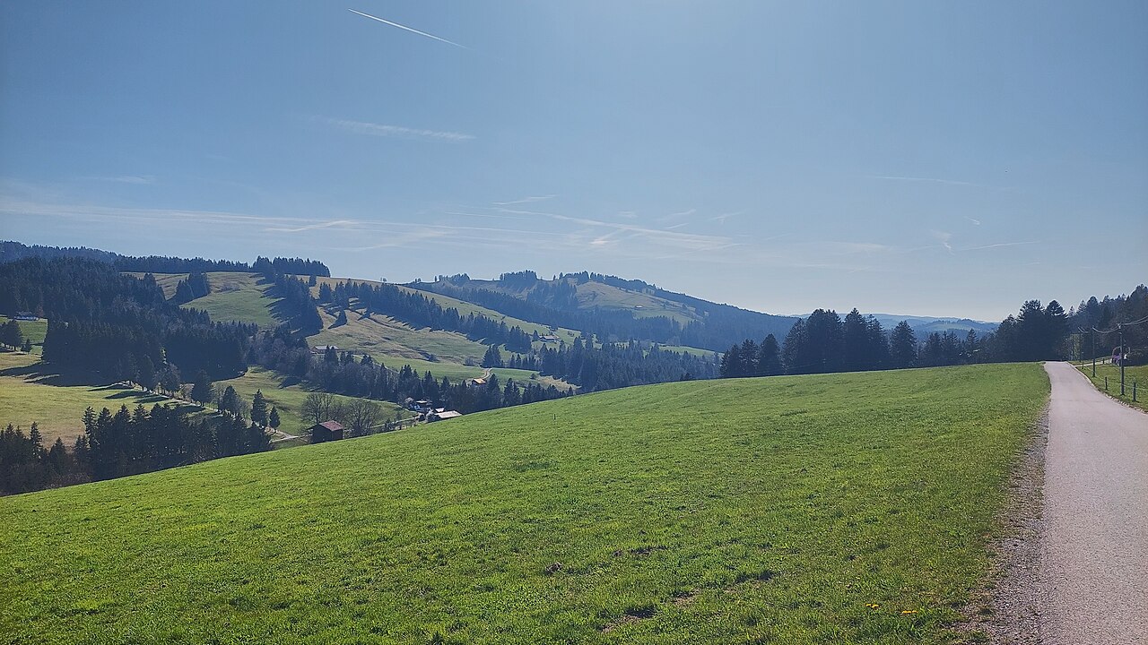 Bachschwandeneck and Kalzhofner Höhe from near Wiederhofen