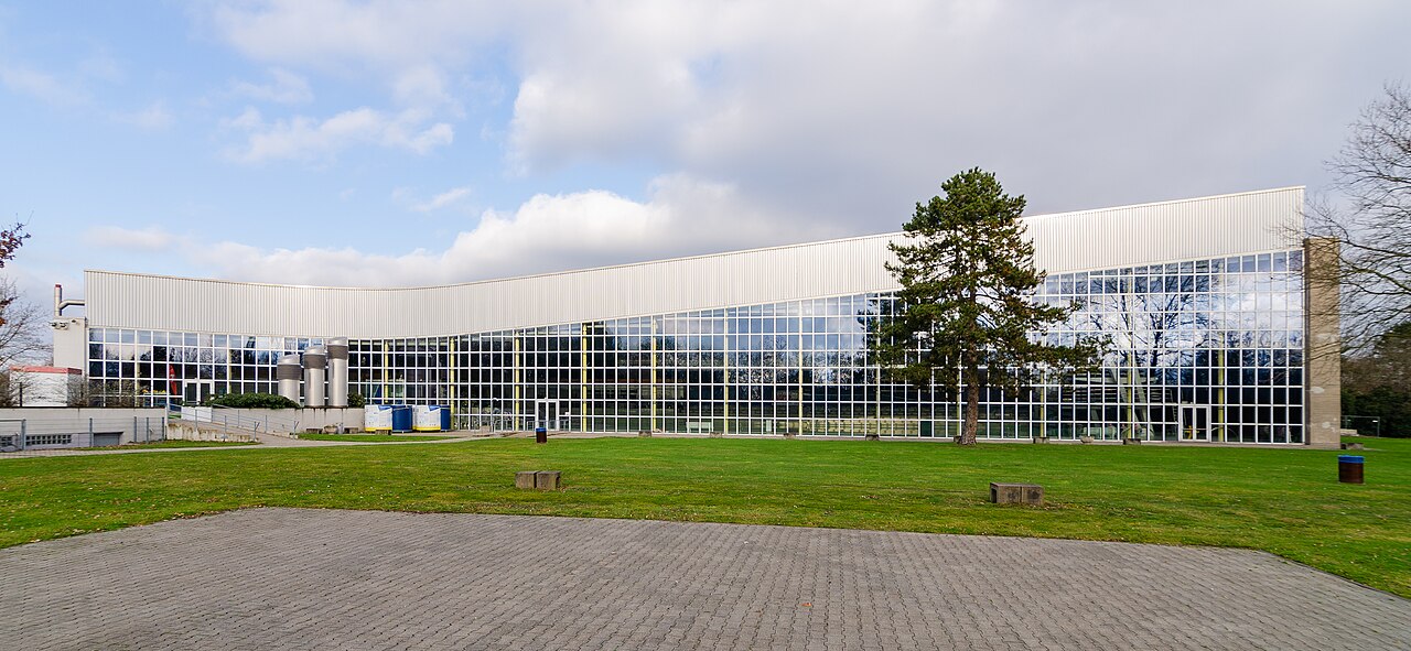 Krefeld ( North Rhine-Westphalia , Germany) – district Bockum – Bockum Baths – south side with striking glass facade