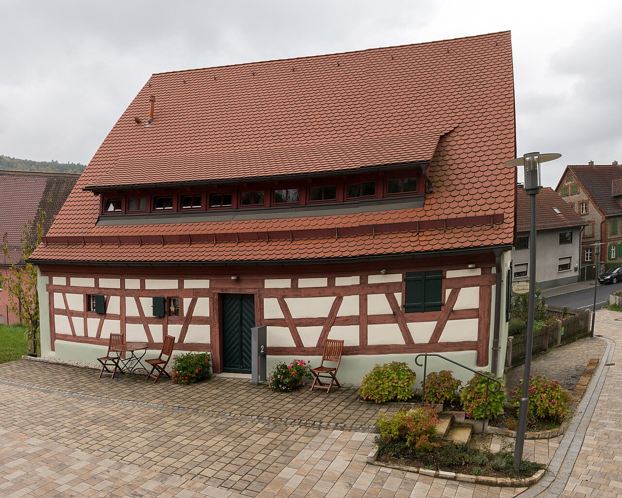Ehemaliges Badhaus, zweigeschossiger in den Hang gebauter Satteldachbau, im 15