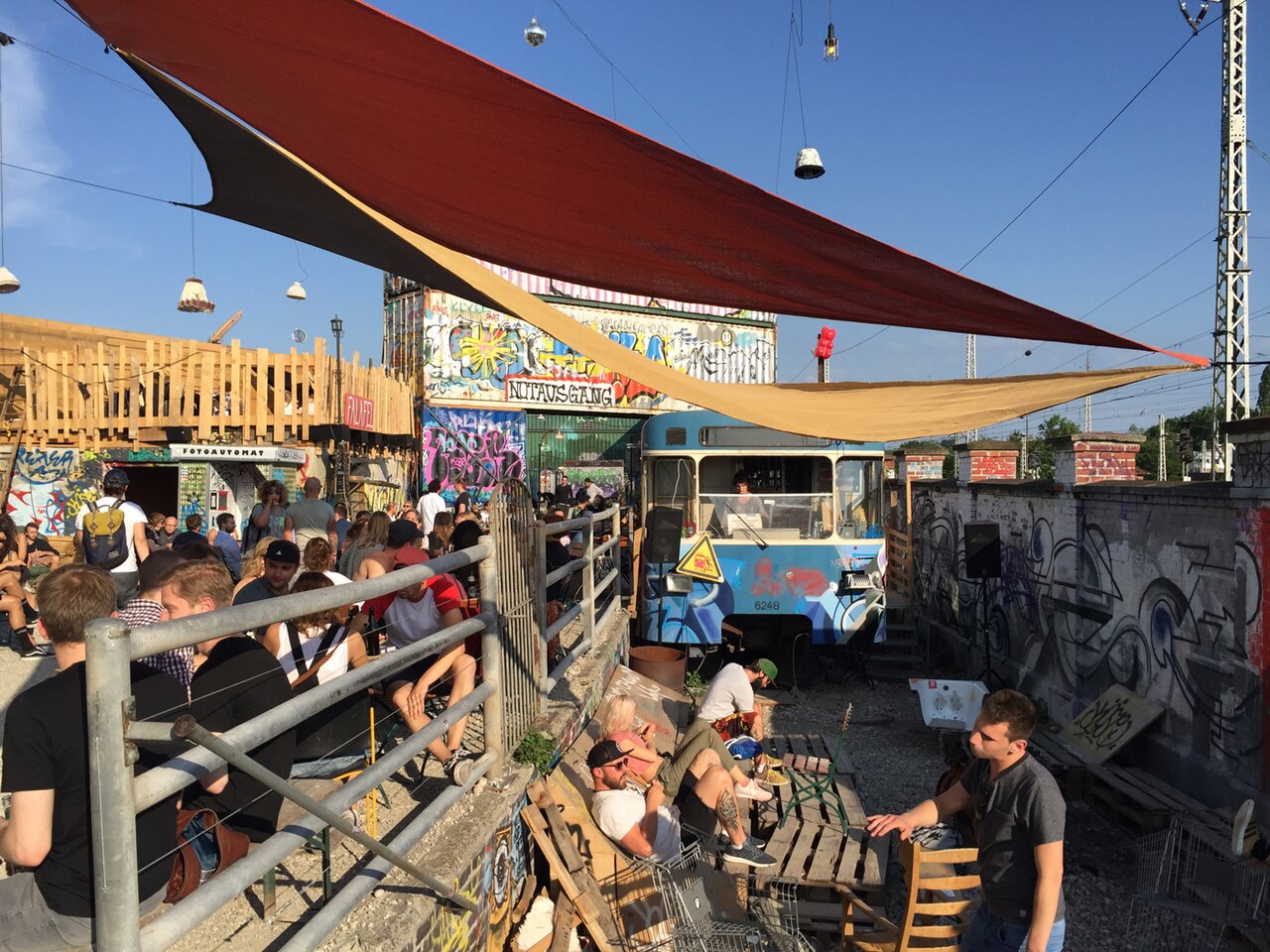 The outdoor area of the techno club Bahnwärter Thiel in Munich