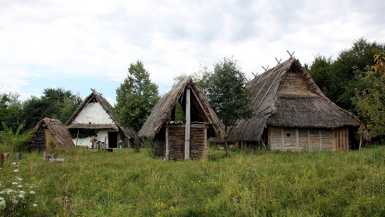 Bajuwarenhof Kirchheim: pit-house #1, outbuilding, pit-house #2 and longhouse