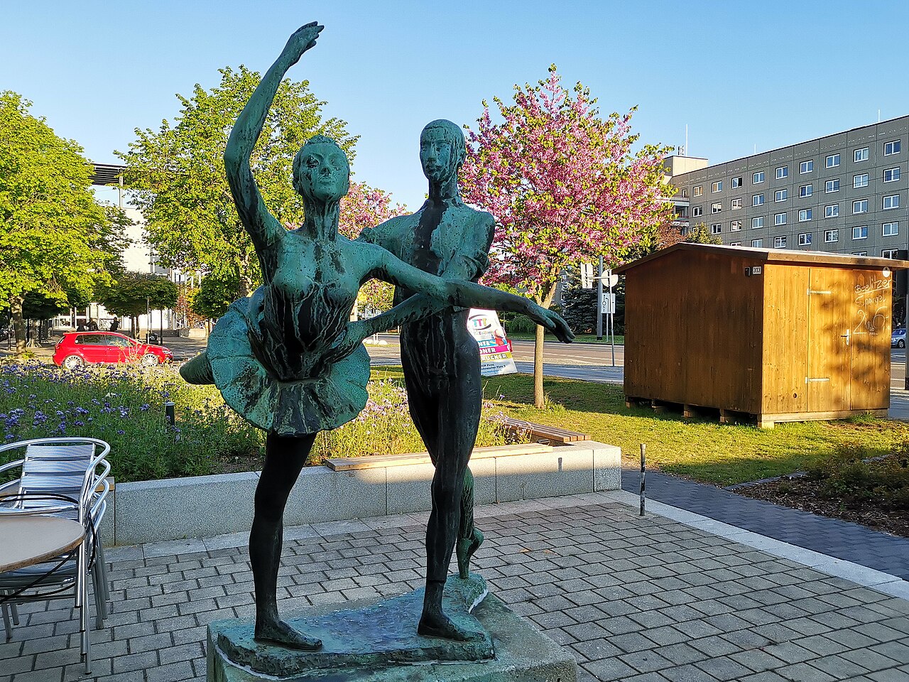 Plastik Ballettänzer von Magdalene Kreßner in der Borsbergstraße in Dresden