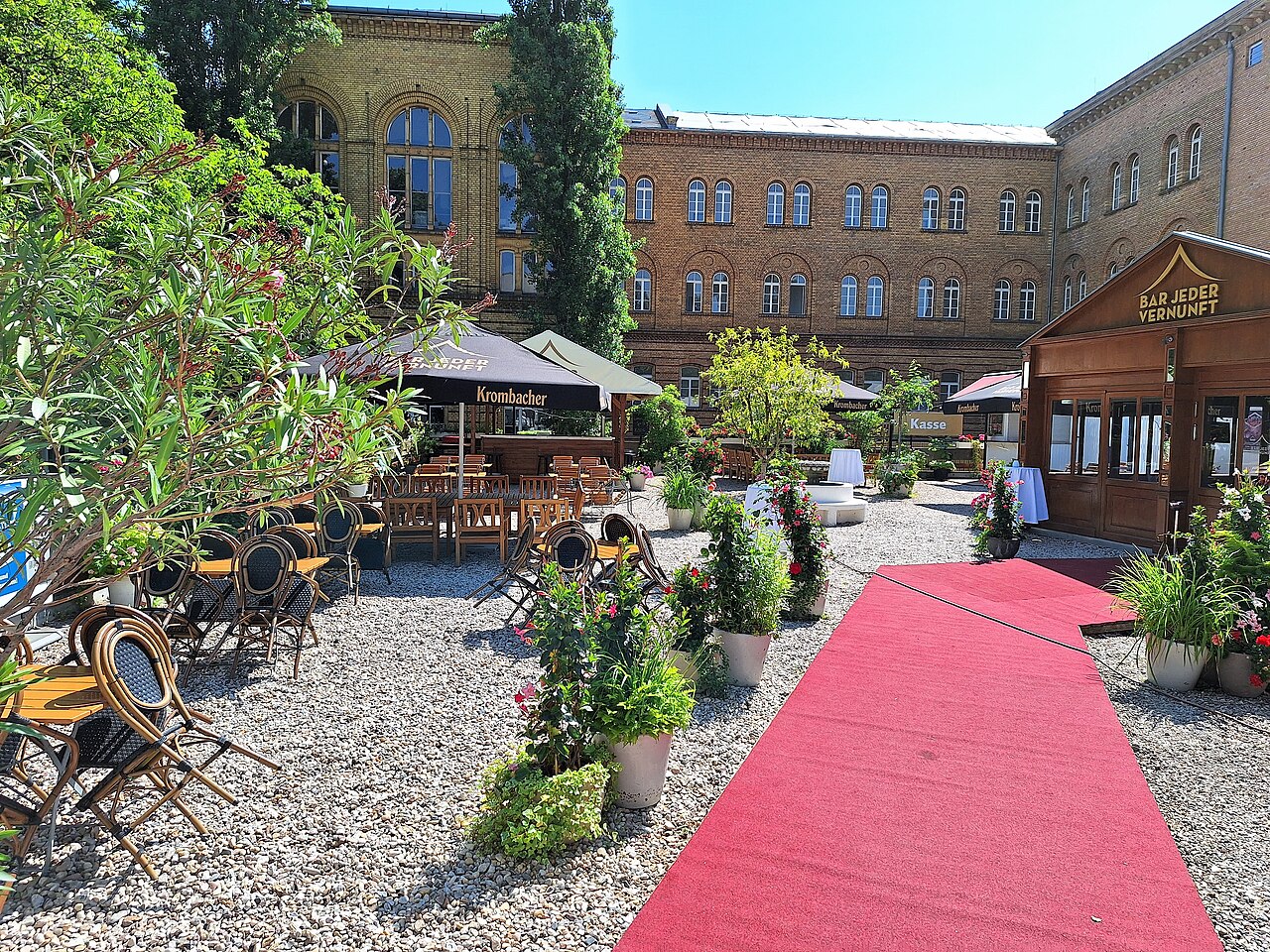 Wilmersdorf Schaperstraße Bar jeder Vernunft Biergarten