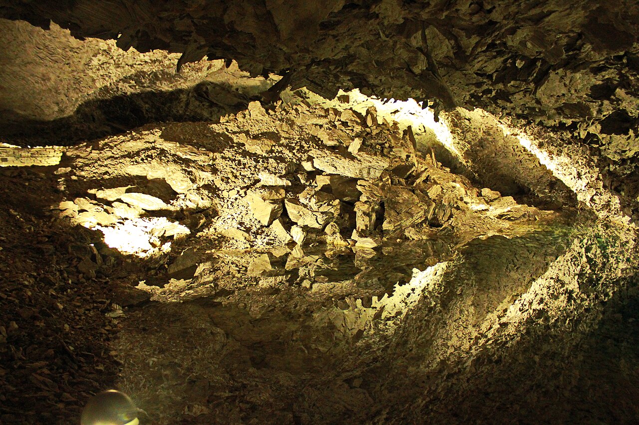 Wasserfläche in Barbarossahöhle