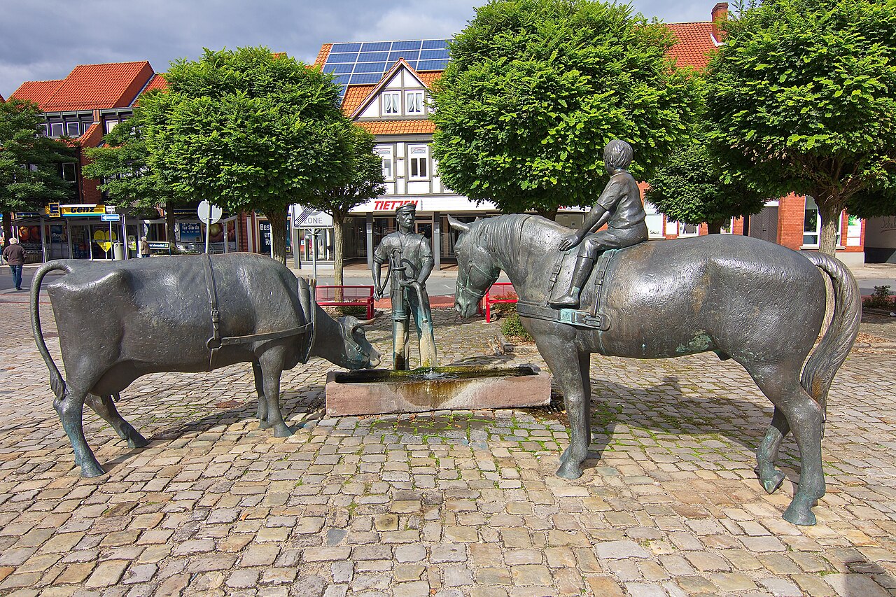 Skulptur von Georg Arfmann in Wittingen, Niedersachsen, Deutschland