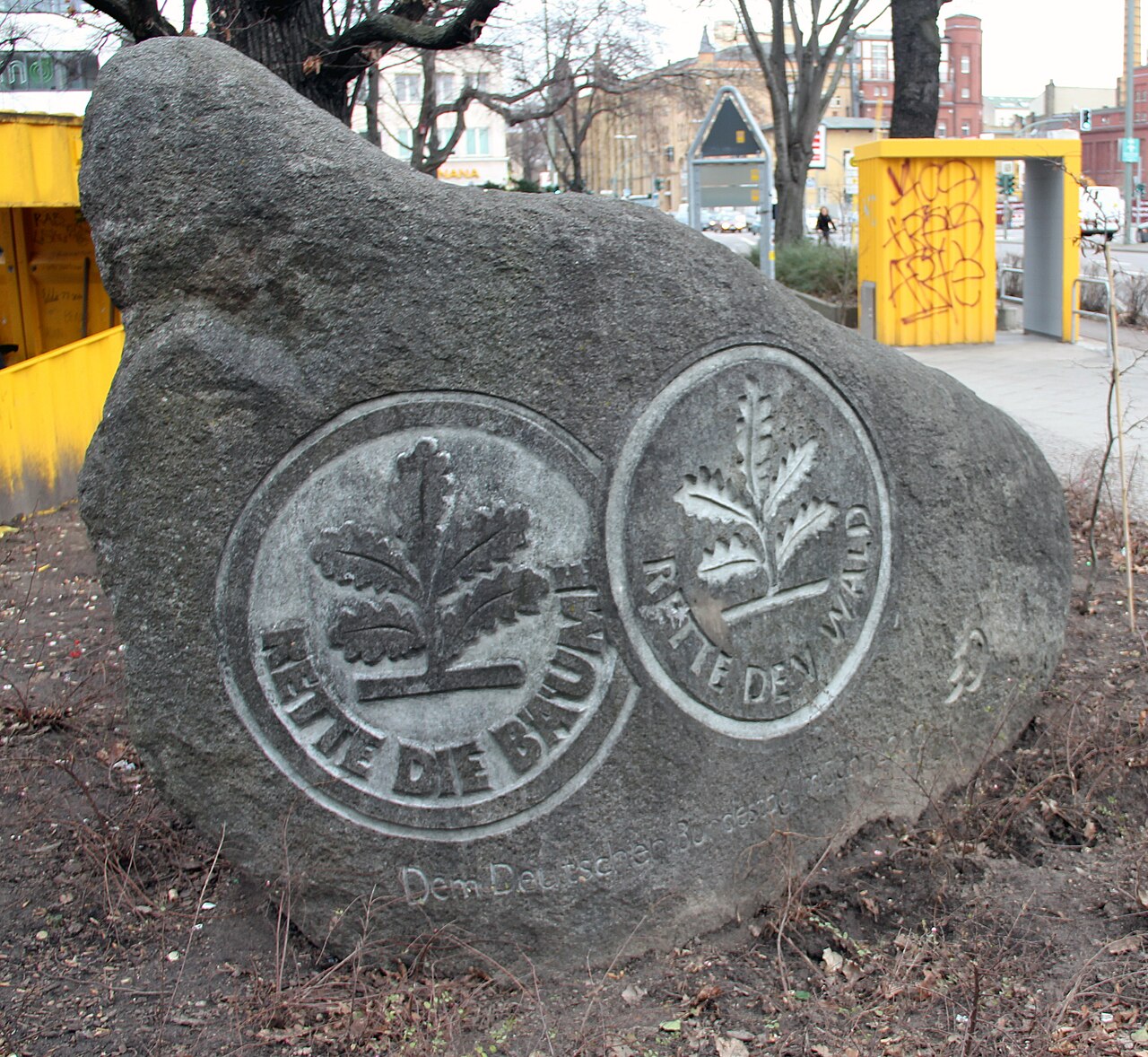 Memorial stone, Baum des Jahres , Kleiner Tiergarten, Berlin-Moabit , Germany