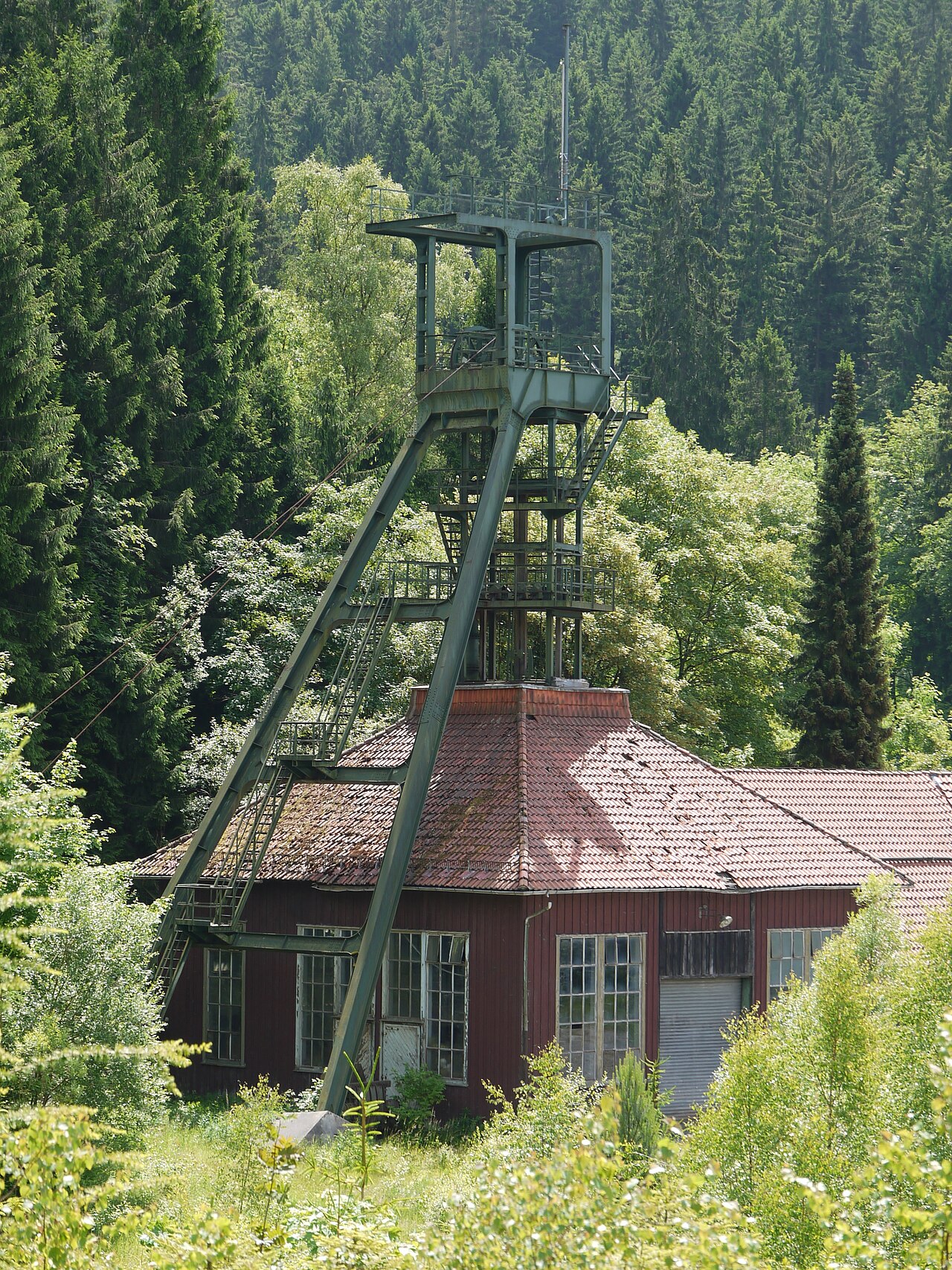 Erzbergwerk Grund - Fördergerüst der Schachtanlage Wiemannsbucht (Aufnahme 2014)