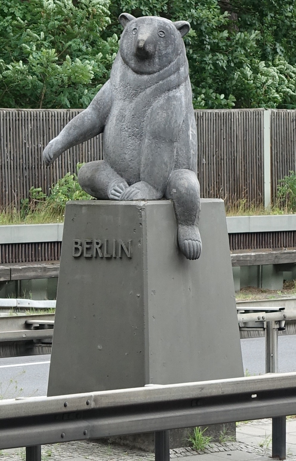 This is a picture of the Berliner Kulturdenkmal ( cultural monument ) with the ID