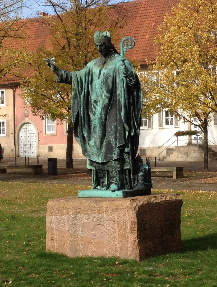 Hildesheim, Domhof, Bernwardsdenkmal