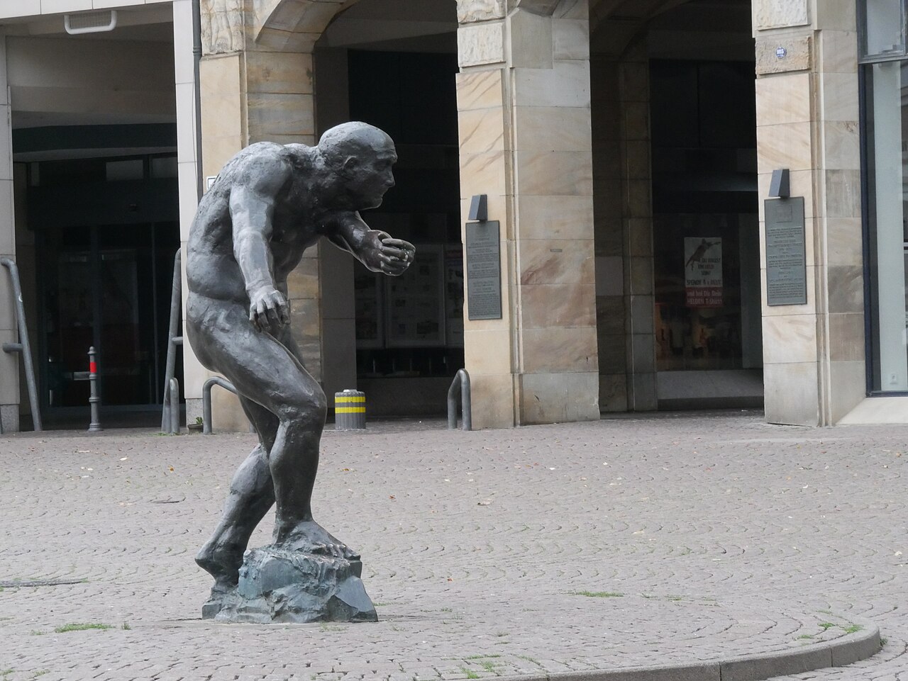Skulptur Berserker, Marktplatz in Darmstadt