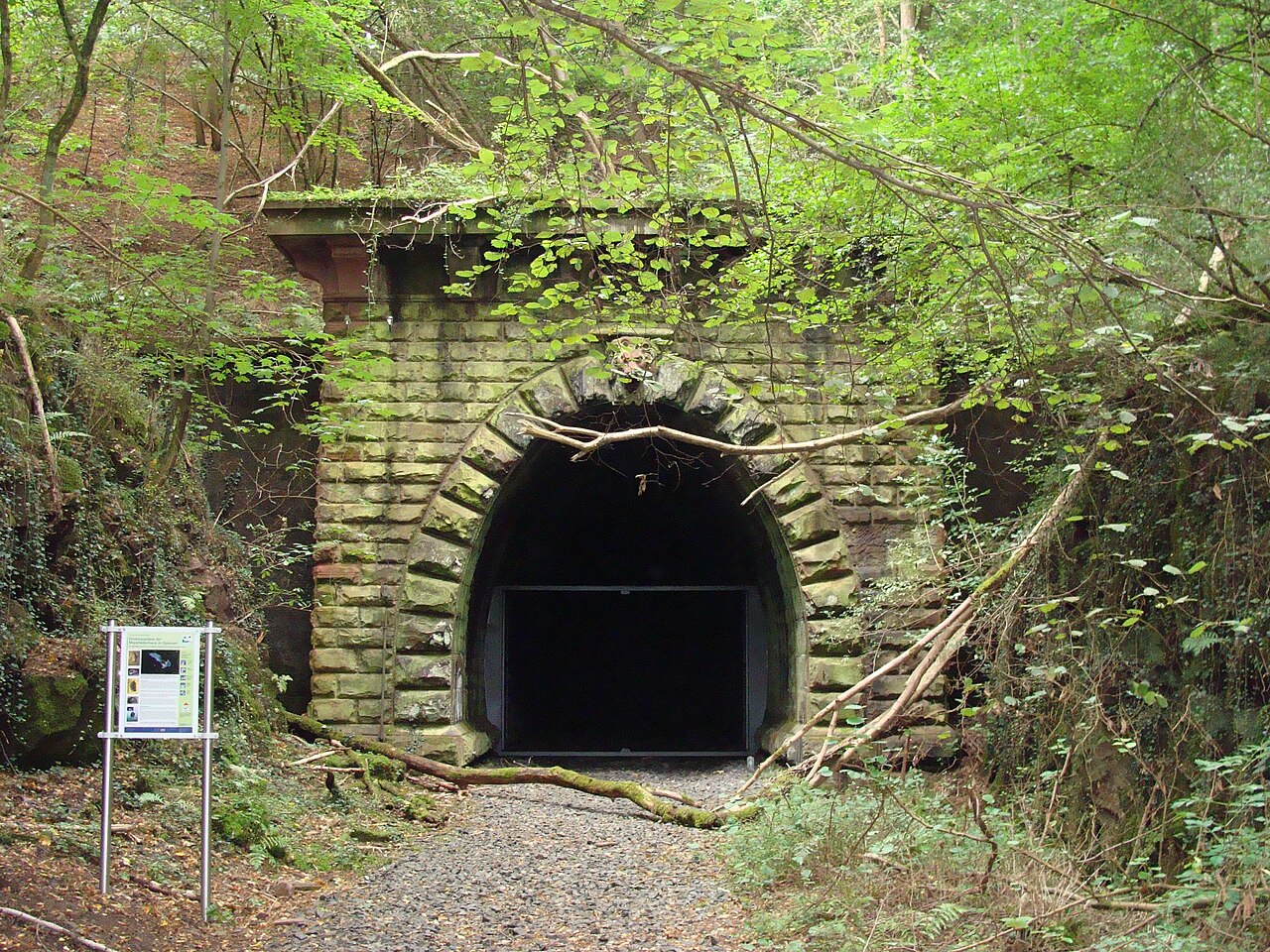 Bettingbergtunnel - Osteingang (ehemalige Bahnstrecke Lohr–Wertheim)