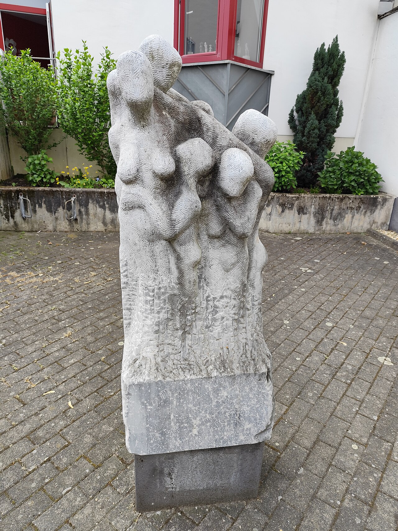 Skulptur Beziehungen (Axel Peters) in Unkel