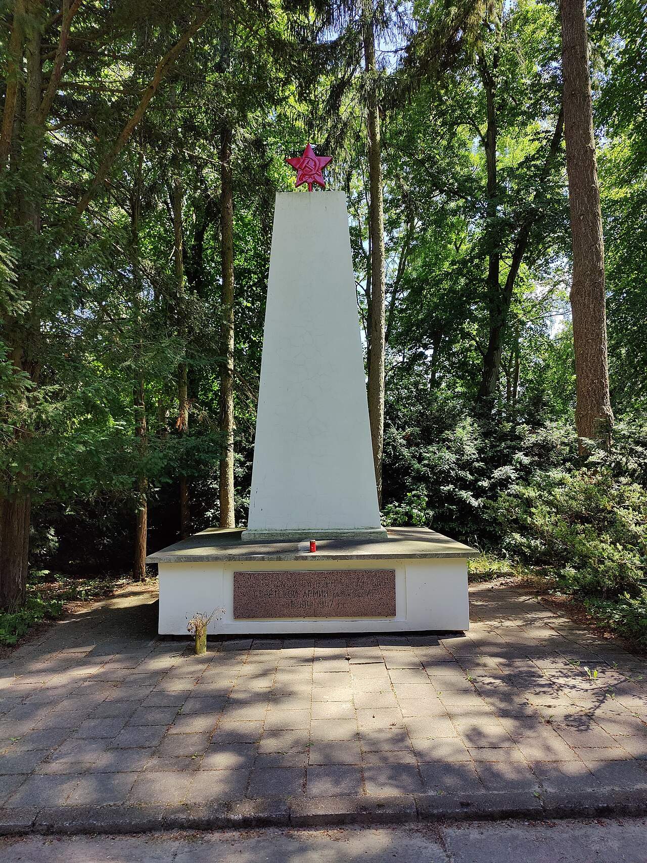 Das sowjetische Ehrenmal auf dem Bezirksfriedhof 2 der Roten Armee in Greifswald
