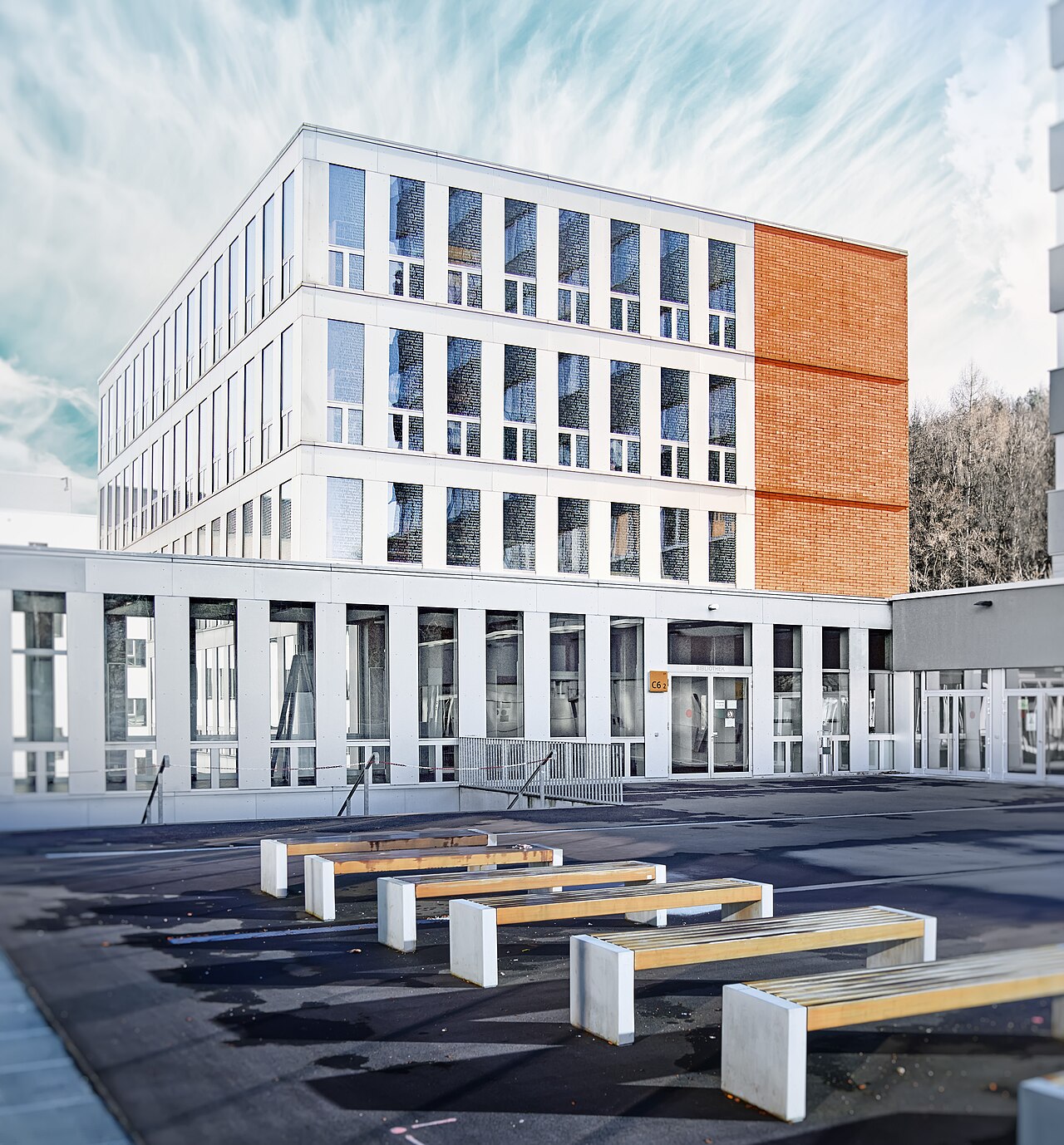 Außenansicht der NTNM-Bibliothek